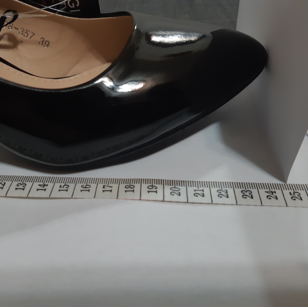 Patent leather pumps 2.5" - Picture 11 of 11